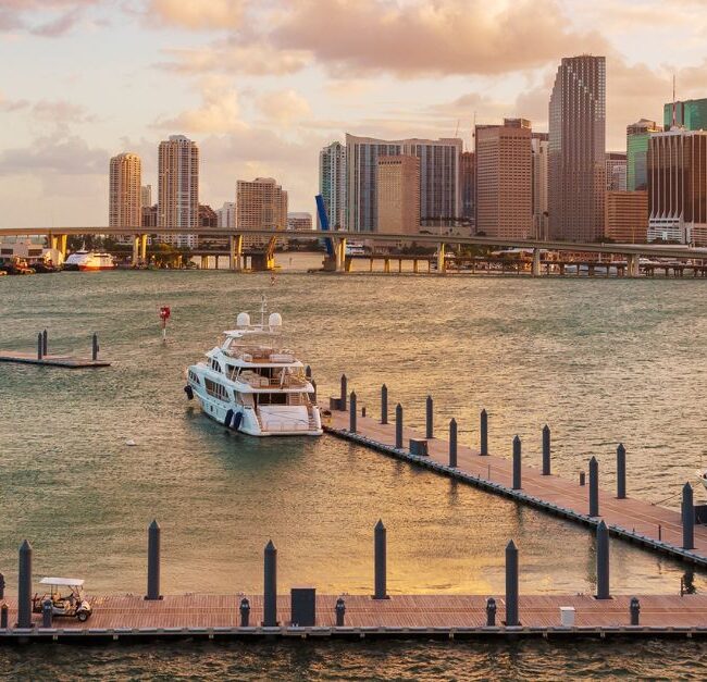 How to Choose the Best Leadership Speaker in Miami
