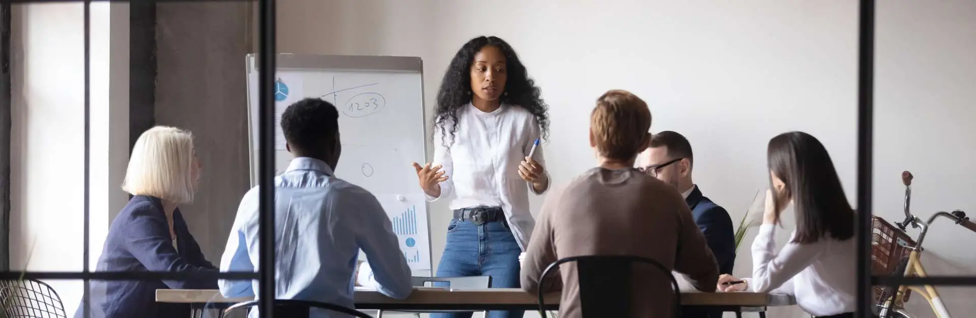 How to Choose the Best Keynote Speaker for Your Company Annual Kickoff Meeting