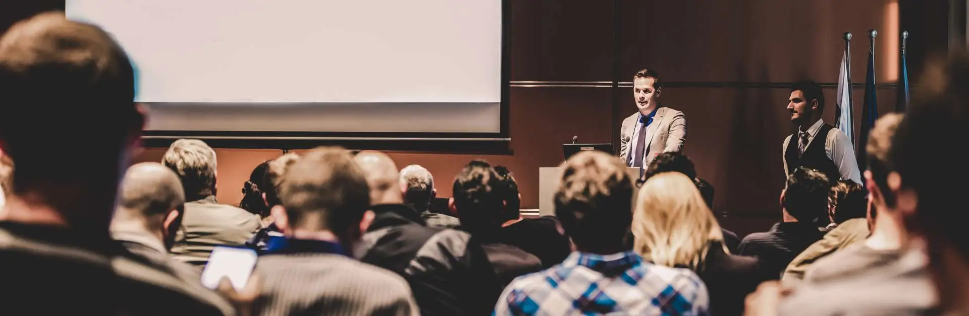 How to Choose the Best Keynote Speaker for a Corporate Event