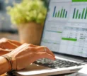 How to Choose a Leadership Keynote Speaker for a Financial Services Offsite